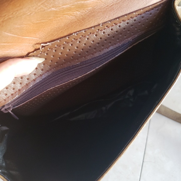 Vintage leather buttoned crossbody purse/bag - Picture 6 of 8